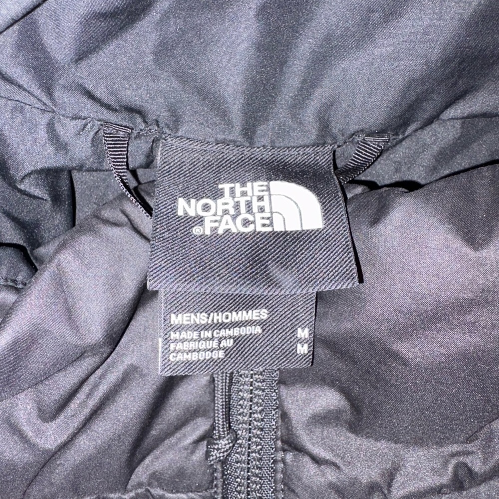 The North Face Men’s Black Puffer Jacket - Picture 2 of 5